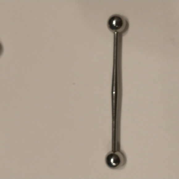 Assorted industrial ear bars - Picture 4 of 4